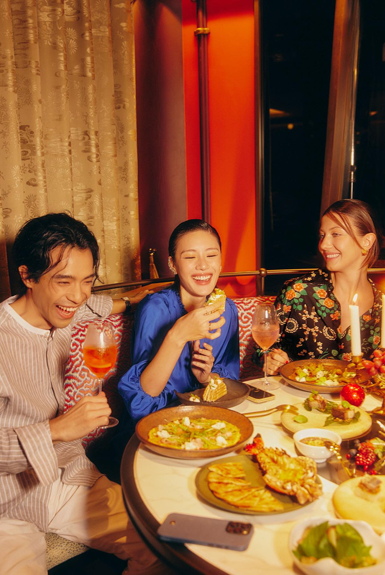 Setting the ultimate holiday table with  Lukas Lewandowski